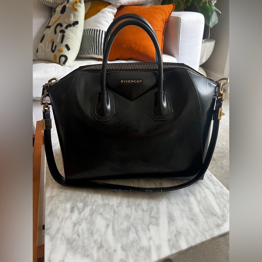 Black Givnenchy Antigona - Medium